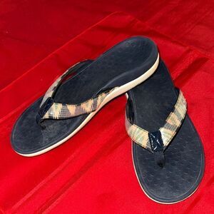 Vionic Pattern Sequin Flip Flops Size 8